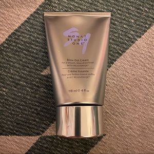 Monat Blow Out Cream